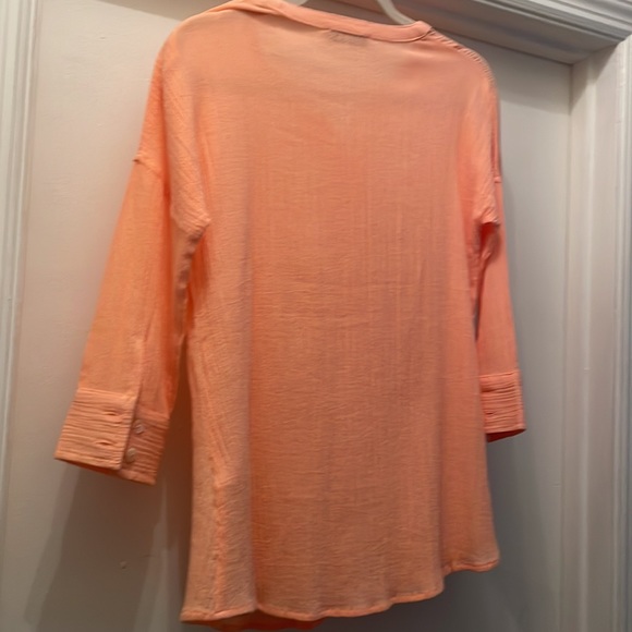 NWOT Peach colored blouse size small - Picture 3 of 5